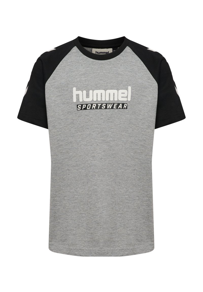 Grå bomullströja med svarta raglanärmar, "hummel SPORTSWEAR"-logotyp i vitt på framsidan och en mjuk textur.