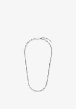Collar de cadena de plata con cierre de langosta y extensión ajustable sobre fondo blanco.