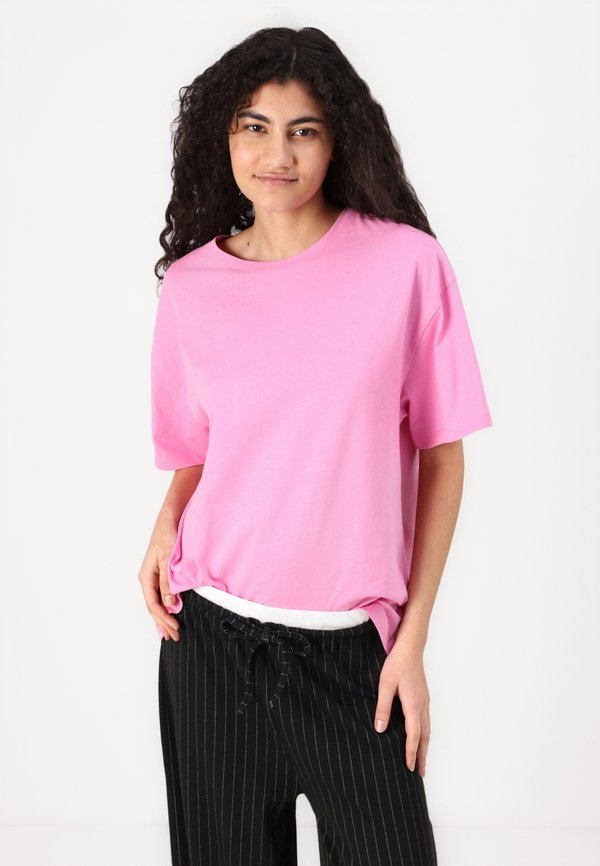 PCFILINA O NECK LOOSE TEE - Print T-shirt - fuchsia2