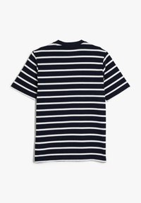 Marineblå og hvid stribet t-shirt med korte ærmer, rund halsudskæring og blødt, bomuldsblandet stof. Har jævne horisontale striber.