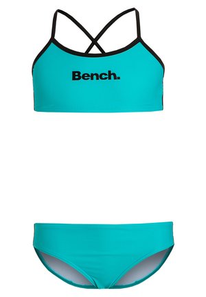 Teal bikini set met een sportbra top met zwarte accenten en het "Bench." logo, gecombineerd met bijpassende bikini onderstukken. Soepele, rekbare stof.