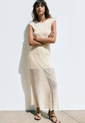 PULL&BEAR, FITTED LACE - MIDI DRESS - Maxikleid - white