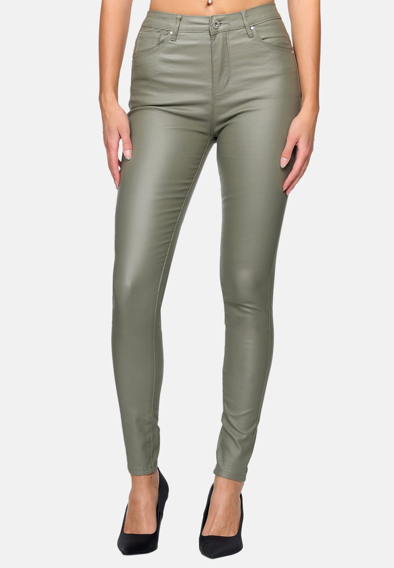 Olivgröna faux läder skinny byxor med hög midja, framfickor och en slät, glänsande ytfinish. Matchas med svarta klackar.