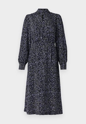 Vestido preto de manga longa com um padrão floral em azul e branco. Apresenta um colarinho e uma cintura franzida para um corte descontraído. Design de comprimento médio.