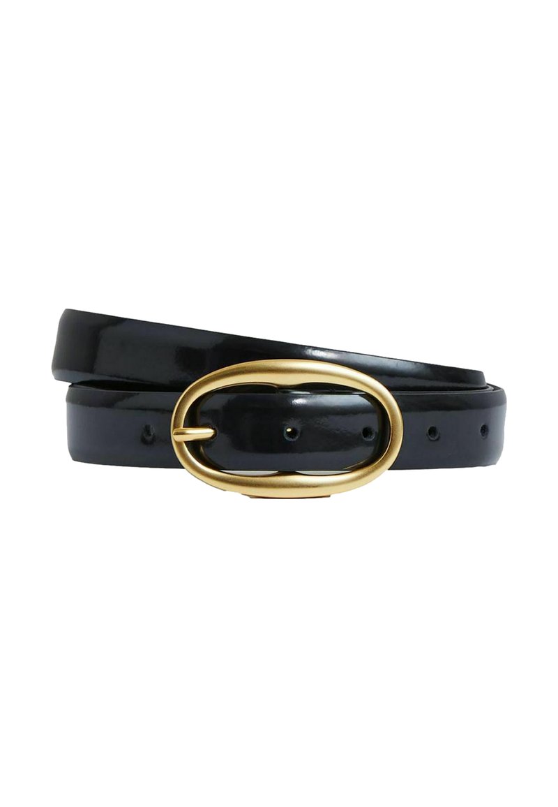 Zwarte gepatineerde leren riem met een grote ovale gouden gesp en meerdere verstelgaten voor maataanpassing. Glad oppervlak.