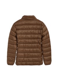 Chaqueta acolchada marrón con diseño acolchado, cuello alto y mangas largas. El material parece suave con una textura ligera.
