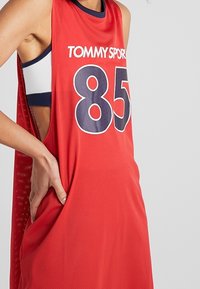 Tommy Hilfiger Vestido de deporte - red