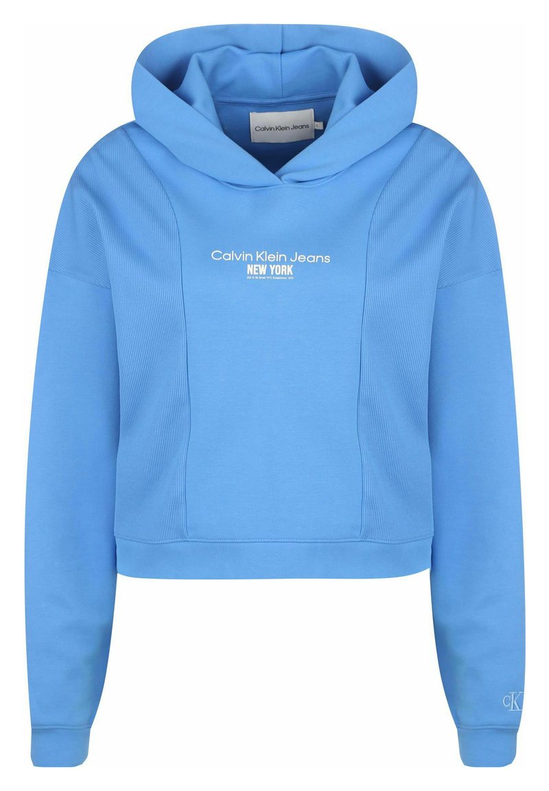 Kék rövidített kapucnis pulóver texturált panel dizájnnal, elől fehér "Calvin Klein Jeans NEW YORK" logóval. Puha anyag és laza fazon.