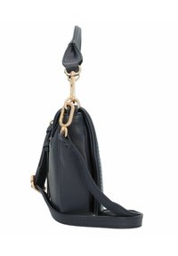 Bolso de cuero cruzado color azul marino con un acabado texturizado, que cuenta con herrajes en tono dorado, correa ajustable y una forma rectangular elegante.