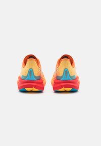 HOKA MACH 6 UNISEX - Cestná bežecká obuv - poppy/squash