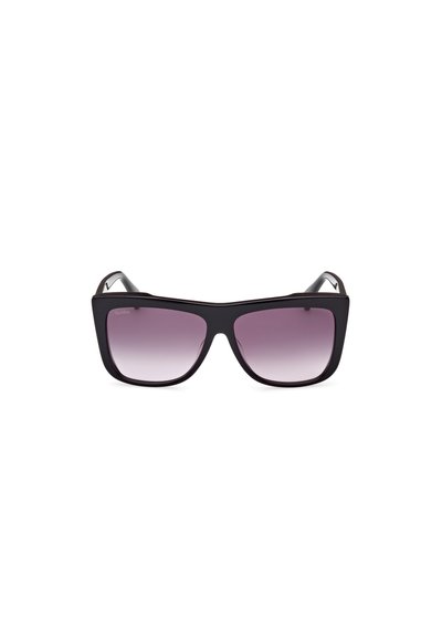 Gafas de sol negras con una montura cuadrada, que presentan lentes degradados de morado oscuro a morado claro. Textura suave con detalles mínimos de hardware.