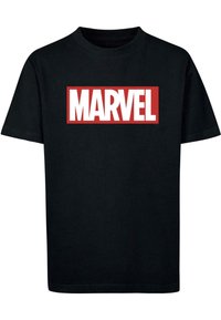 Černé bavlněné tričko s bílým logem "MARVEL" v červeném obdélníku přes hruď. Krátké rukávy a design s kulatým výstřihem.