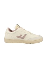 Cream-colored sneaker with pink accents, made of smooth leather, featuring a padded collar, lace-up design, and textured rubber sole.