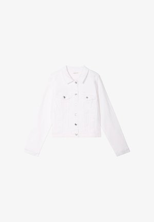 Veste en denim blanche à manches longues, fermeture à boutons sur le devant, et deux poches poitrine à rabat avec boutons.