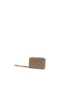 Portafoglio brown a fantasia con finitura testurizzata, dotato di un cinturino da polso e un accento triangolare con logo sulla parte anteriore. Chiusura con zip.
