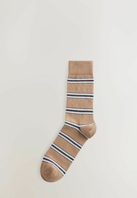Chaussette rayée marron présentant des rayures horizontales en bleu marine et blanc, avec un design en tricot texturé et un haut replié.