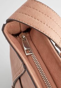 Next REGULAR FIT - Ülerinna-kott - bone