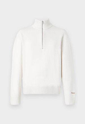 Vit pullovertröja med hög, ribbad krage och halvdragkedja. Har ribbade manschetter och fåll, tillverkad av mjukt tyg.