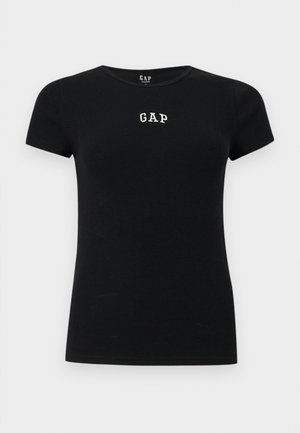 Tricou negru cu mâneci scurte, conținut, cu text alb „GAP” centrat pe piept și cu decolteu rotund.