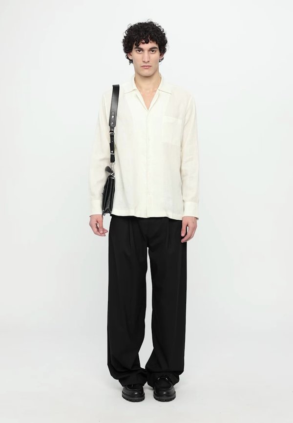 PLEATED WIDE LEG - Trousers2