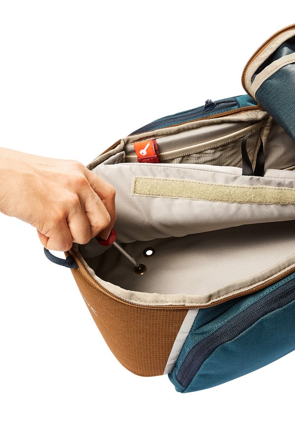 CYCLE - Umhängetasche - baltic sea umbra