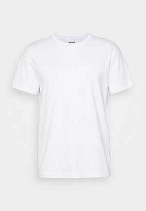 T-shirt en coton blanc avec un col rond et des manches courtes. Présente une coupe droite et le nom de la marque "WEEKDAY" imprimé à l'intérieur du col.