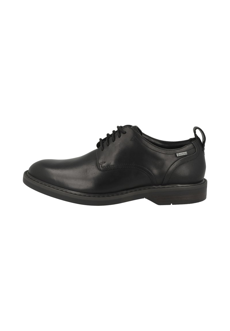 Zwarte leren dresschoenen met een ronde neus, gestructureerd oppervlak, vetersluiting, lage hak en een klein treklipje aan de achterkant.