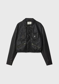 Černá krátká kožená bunda s límcem, dvěma náprsními kapsami, zipovými kapsami na bocích a elastickým spodním lemem.