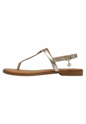 Sandalo piatto con tomaia in oro metallizzato, design a T, cinturino alla caviglia regolabile e soletta imbottita beige su un tacco in gomma basso.