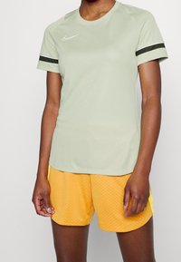 Nike Performance Camiseta deportiva - olive