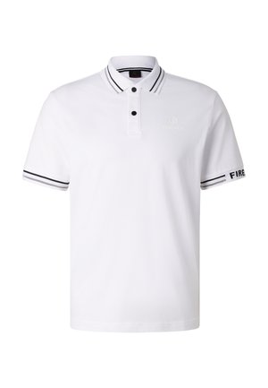 Weißes Polohemd mit kurzen Ärmeln, schwarzem und grauem gestreiftem Kragen und Ärmeln, zwei schwarzen Knöpfen und dem Text "Fire+Ice" auf dem linken Ärmel.