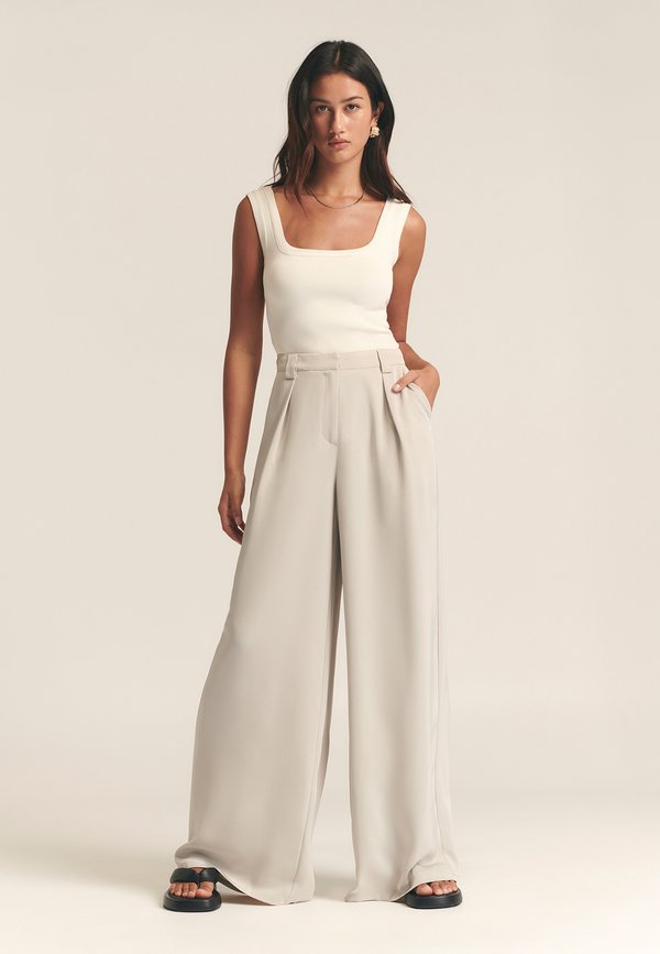 VIEW  - Stoffhose - cloud