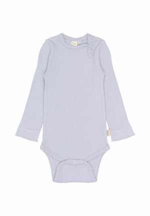 Hele lilla soonik, millel on ribakujundus ja pikad varrukad, kaunistatud lainelise äärega, kinnituste nõppudega kaela ja allosas ning pehme tekstuur.