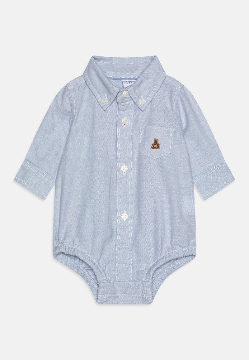 Bodysuit de manga longa azul claro, em tecido de algodão, com colarinho pontudo, fecho de botão e um pequeno urso bordado no bolso do peito.