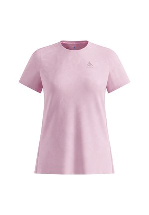 T-shirt de sport rose clair à manches courtes, col rond et petit logo sur la poitrine gauche.