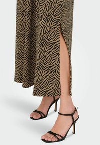 JDY ÄRMELLOSES - Maxikleid - toasted coconut