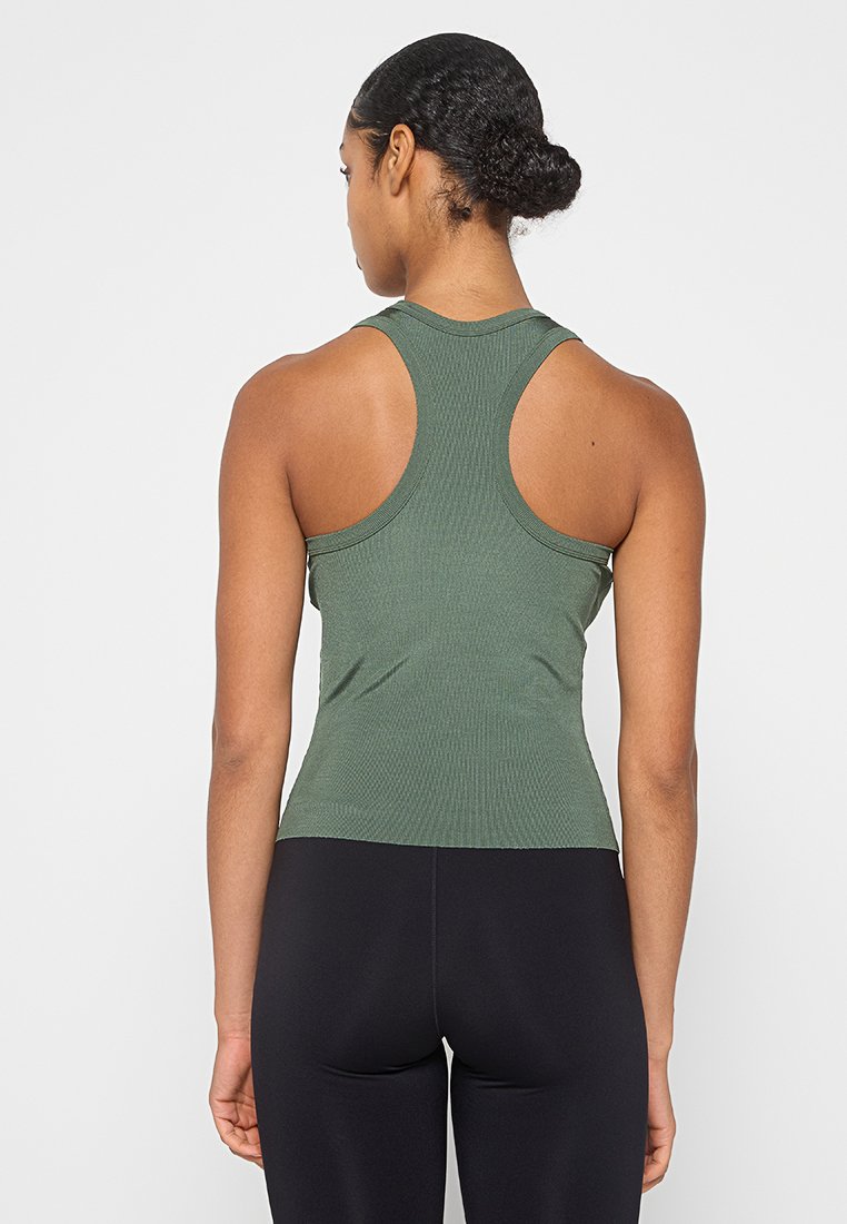 DEFINED RACERBACK