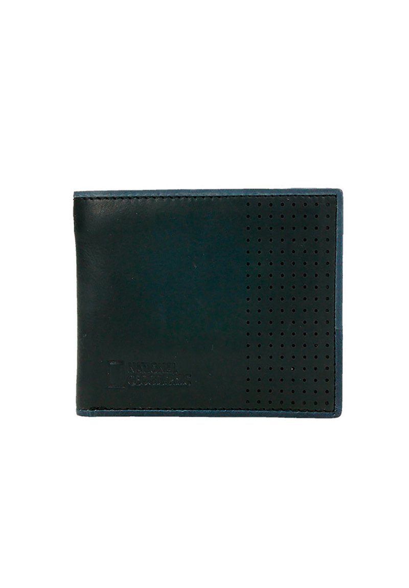 Billetera de cuero negro con un diseño texturizado, que presenta un lado izquierdo liso y acentos perforados en el derecho. Forma rectangular compacta.
