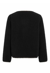 Giacca in pile nera a maniche lunghe con tessuto strutturato e una sottile bordatura leopardata visibile al colletto e all'orlo.