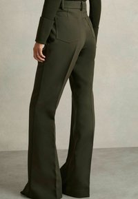 Reiss PRIYA HIGH-RISE FLARED - Pantalones - green