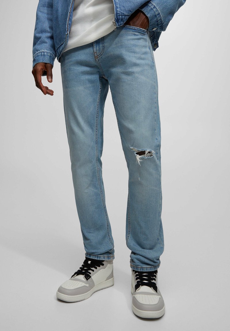 PULL&BEAR RIPPED Jeans straight leg blue grey/blågrå Zalando.se