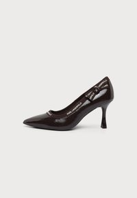 Επιλέχθηκε, dark brown