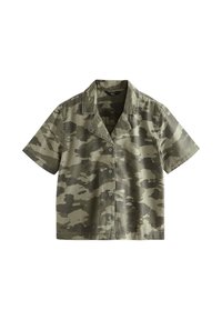 Chemise à manches courtes avec un motif camouflage, fabriquée en mélange de coton, dotée d'un col et de boutons à l'avant. Couleurs comprenant différentes nuances de vert et de beige.