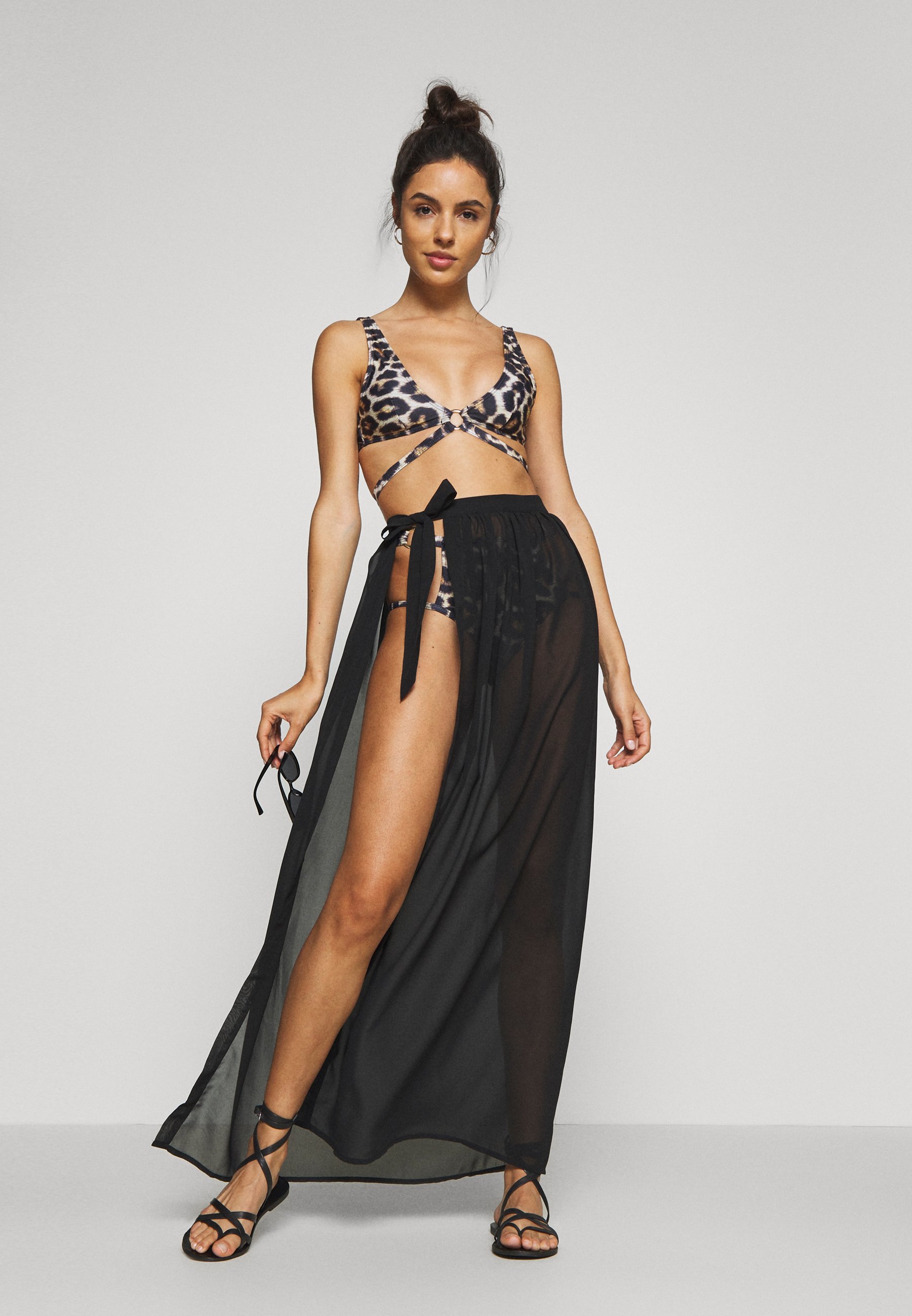Wolf & Whistle BEACH SKIRT Strandaccessories black Wolf & Whistle TIGER AND CHAIN ANIMAL BEACH SKIRT - Strandaccessories - brown