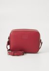 MUST CAMERA BAG - Schoudertas - rustic cherry