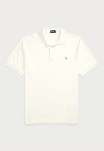 Polo din bumbac alb cu guler clasic, două rânduri de butoane și un mic logo brodat pe partea stângă a pieptului. Mâneci scurte.