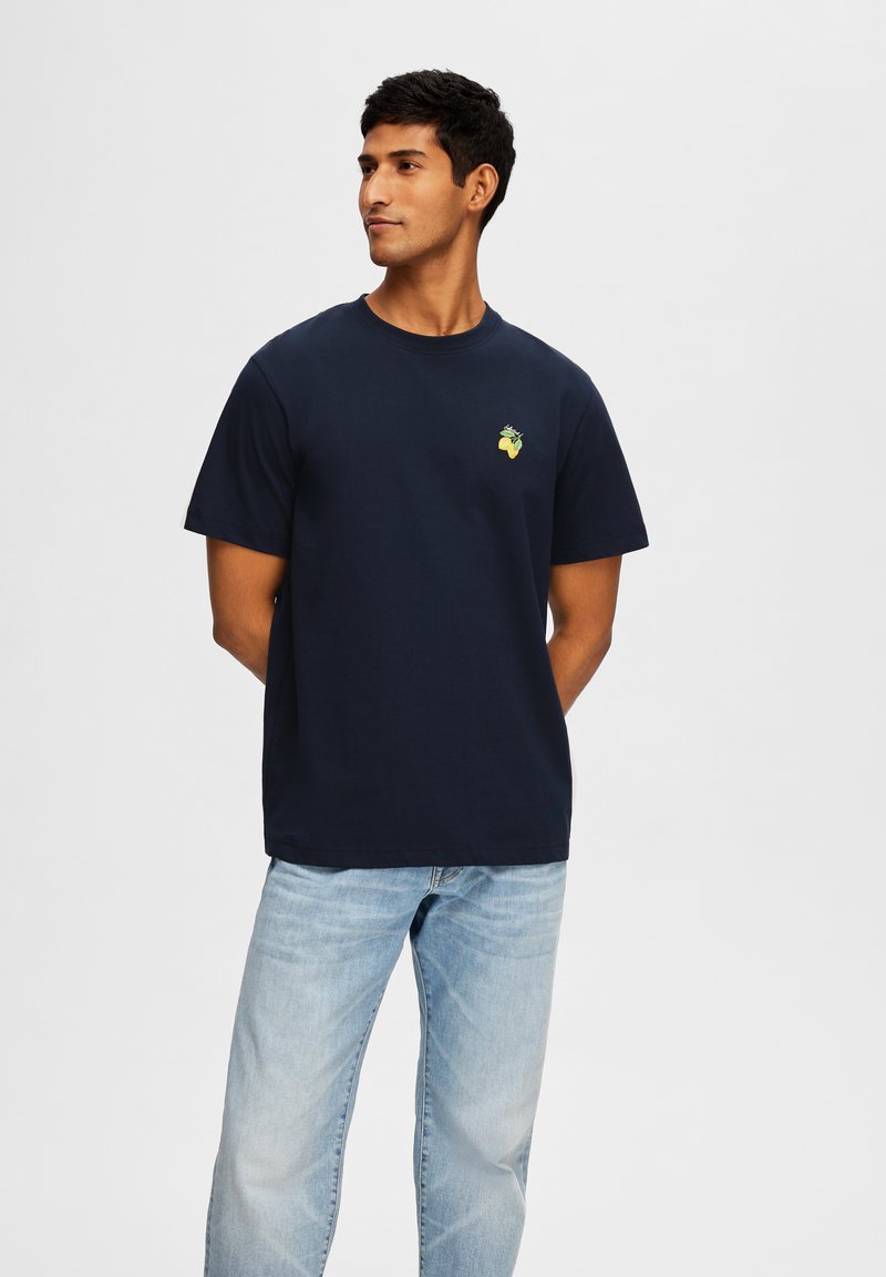 Selected Homme - SLHGARLAND O NECK TEE - T-Shirt print - sky captain, Vergrößern