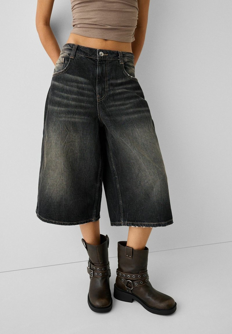 Bershka Farkkushortsit - black