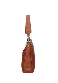 Borsa a tracolla in pelle marrone a finitura granata, con hardware dorato e un'unica tracolla; logo impresso sul lato.