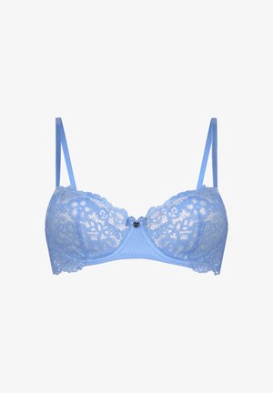Helles blaues Spitzen-BH mit Bügel, der mit floralen Mustern, satinisierten Trägern und einer dekorativen Schleife in der Mitte versehen ist. Glattes, strukturiertes Material.